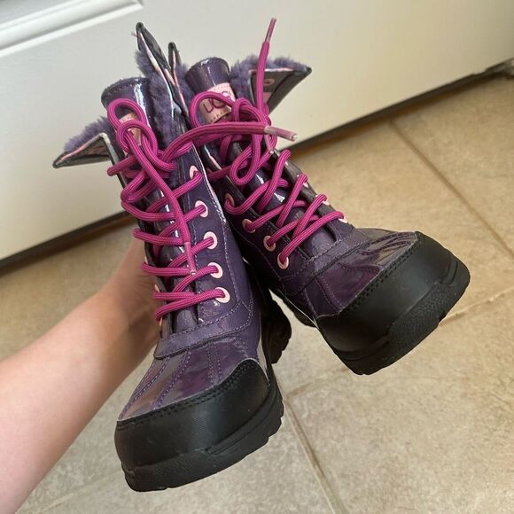 UGG Butte II patent Waterproof Winter Boots fur purple size 2 boot print glitter - Picture 8 of 8